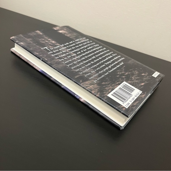 2/$10 The Girl Who Loved Tom Gordon by Stephen King - Picture 5 of 14